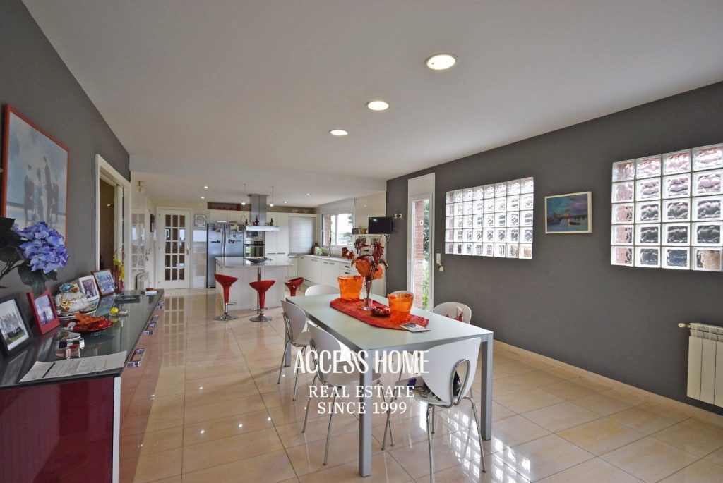 Villa en Rocaferrera con amplia parcela