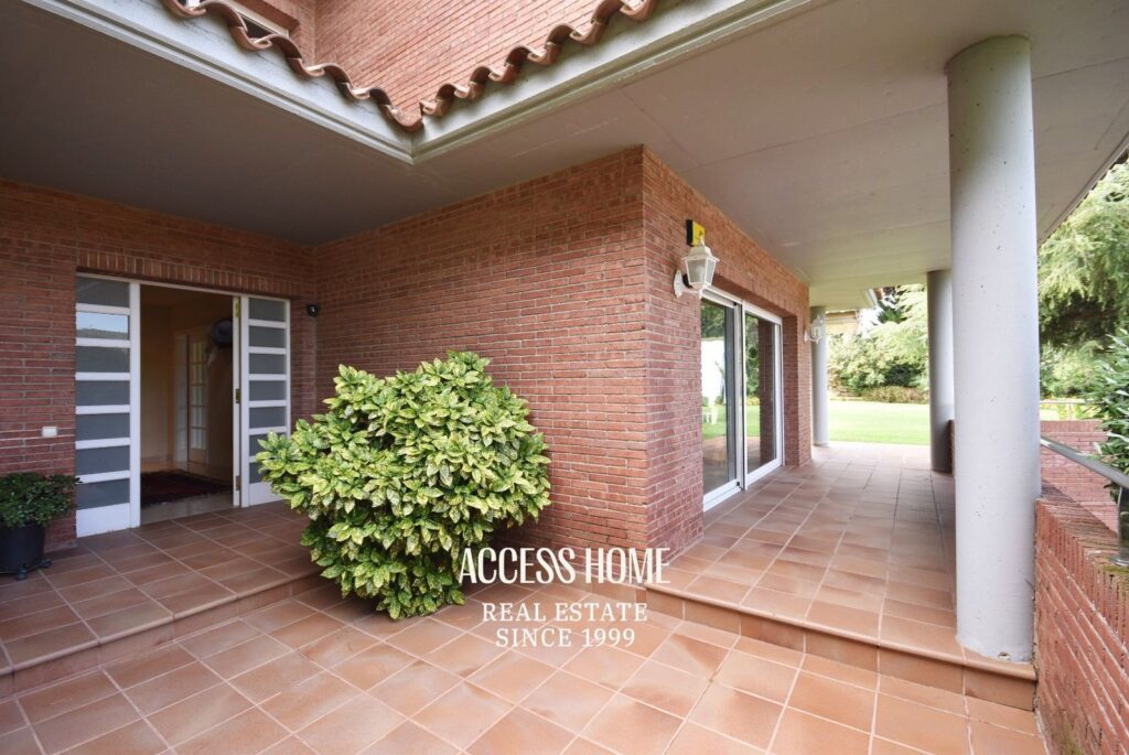Villa en Rocaferrera con amplia parcela