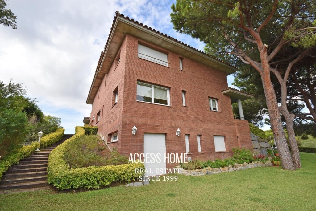 Villa en Rocaferrera con amplia parcela