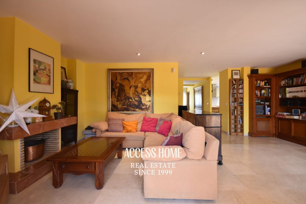 Casa esquinera con piscina en Sant Vicenç de Montalt cerca de la playa
