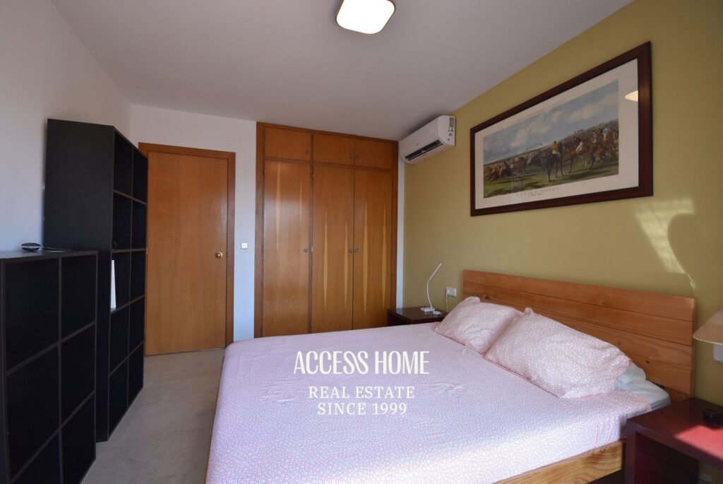 Casa esquinera con piscina en Sant Vicenç de Montalt cerca de la playa