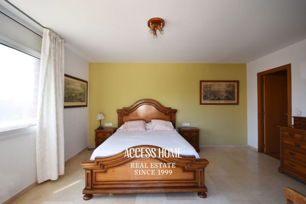 Casa esquinera con piscina en Sant Vicenç de Montalt cerca de la playa