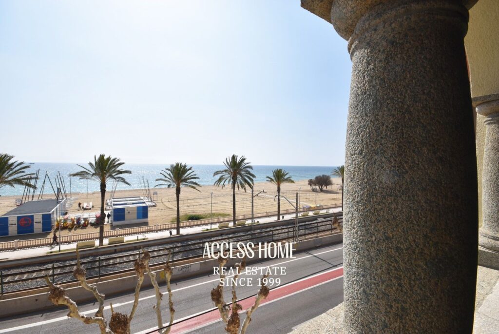 Casa de estilo modernista frente al mar en El Masnou