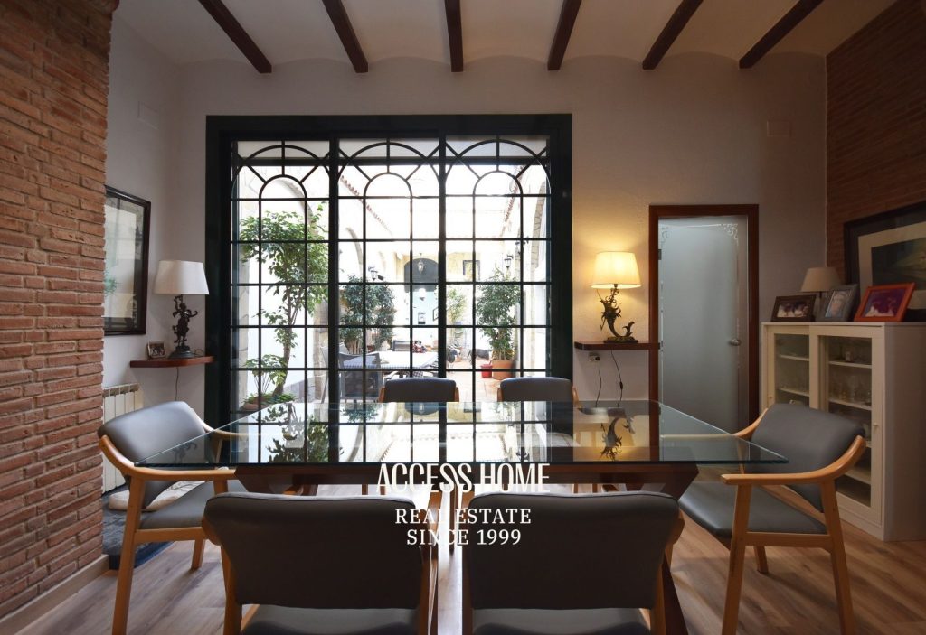 Casa de estilo modernista frente al mar en El Masnou