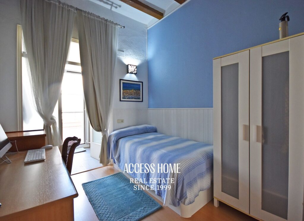 Casa de estilo modernista frente al mar en El Masnou
