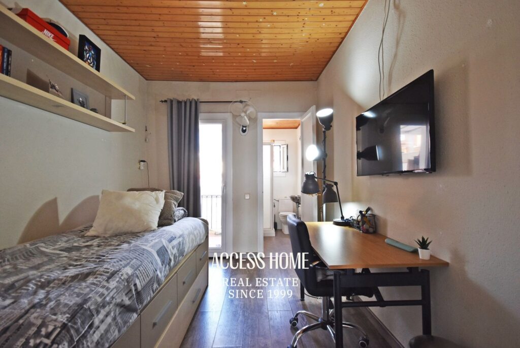 Casa de estilo modernista frente al mar en El Masnou