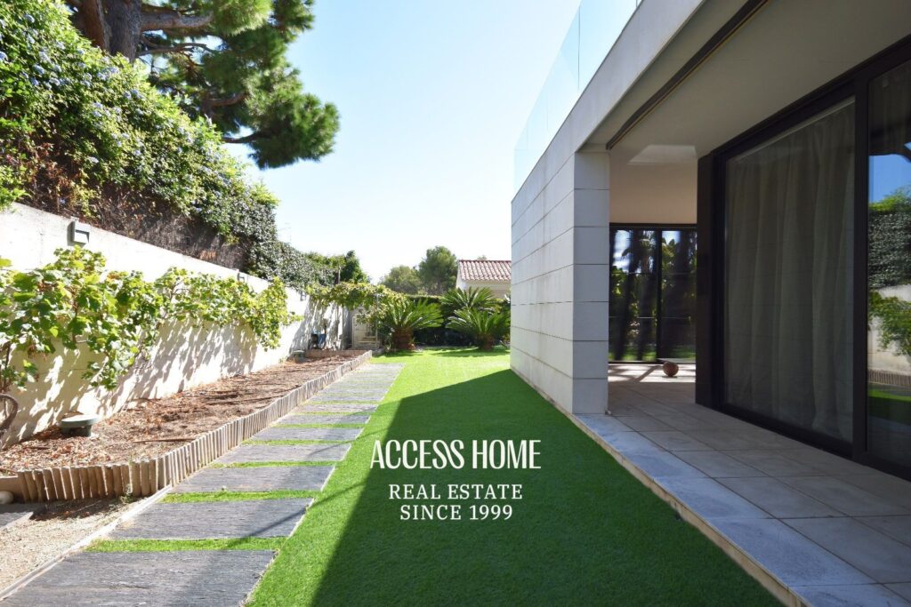 Casa de diseño en venta en urbanización Sant Berger Teià