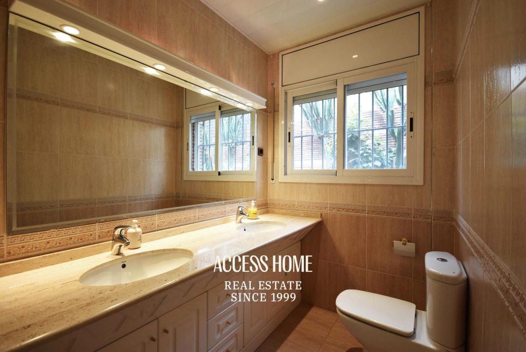 Casa unifamiliar con vistas a mar y piscina privada en Premià de Dalt