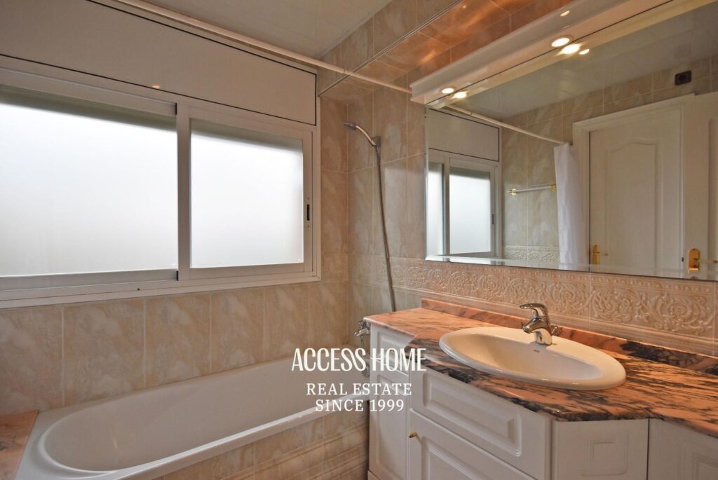 Casa unifamiliar con vistas a mar y piscina privada en Premià de Dalt
