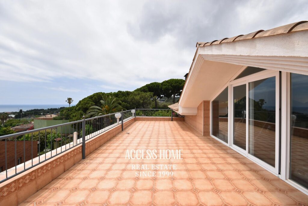 Casa unifamiliar con vistas a mar y piscina privada en Premià de Dalt