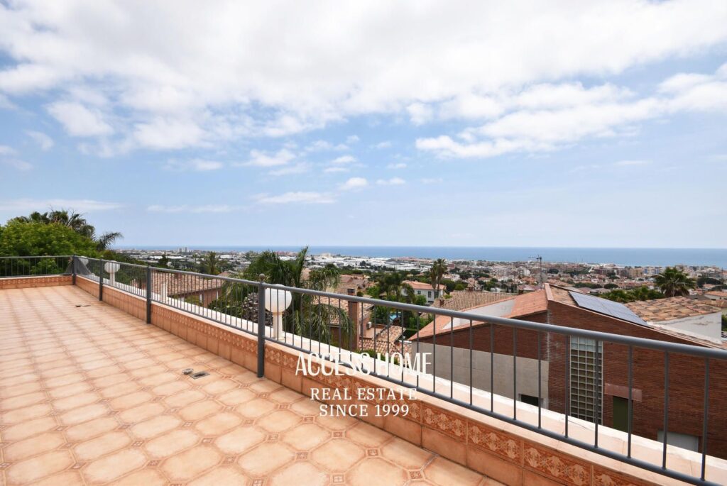Casa unifamiliar con vistas a mar y piscina privada en Premià de Dalt
