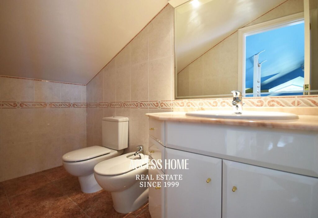 Casa unifamiliar con vistas a mar y piscina privada en Premià de Dalt