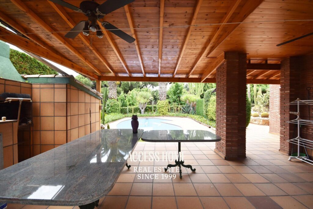 Casa unifamiliar con vistas a mar y piscina privada en Premià de Dalt