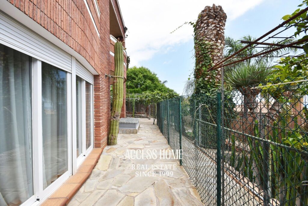 Casa unifamiliar con vistas a mar y piscina privada en Premià de Dalt