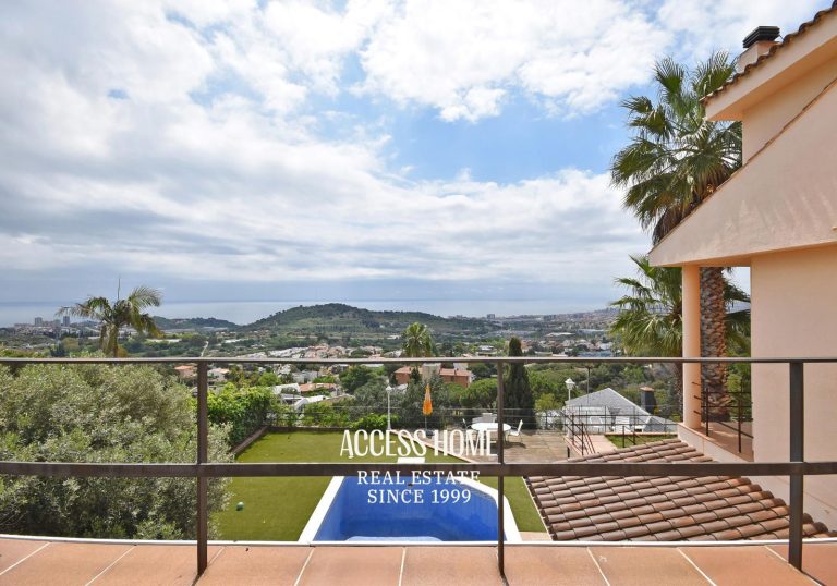 Exclusivo chalet independiente con vistas panorámicas a mar en Mas Ram, Badalona