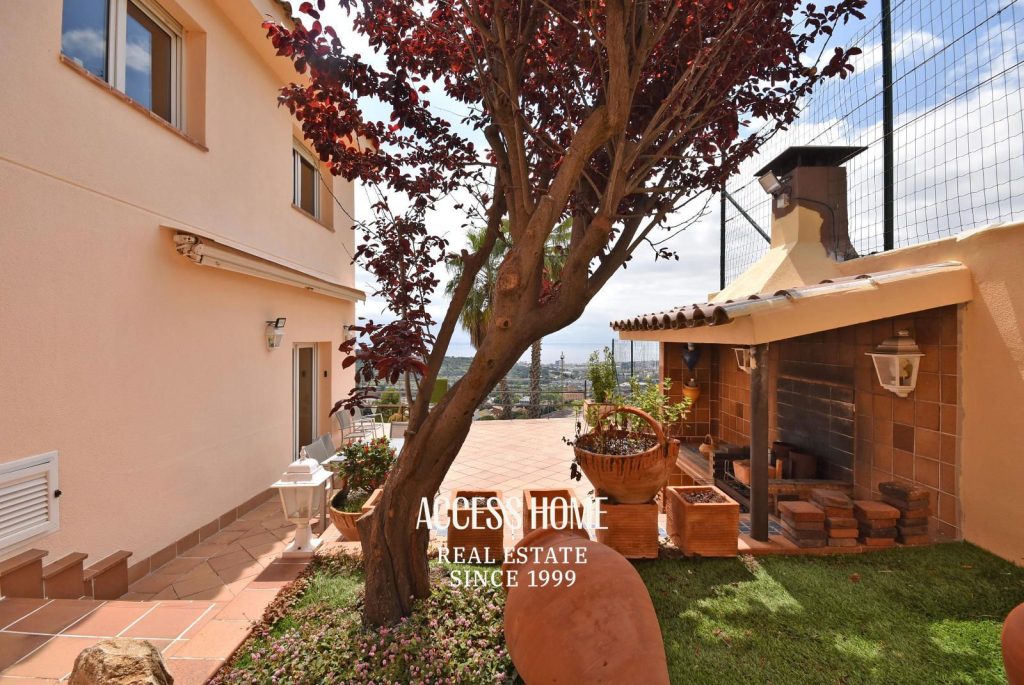 Exclusivo chalet independiente con vistas panorámicas a mar en Mas Ram, Badalona