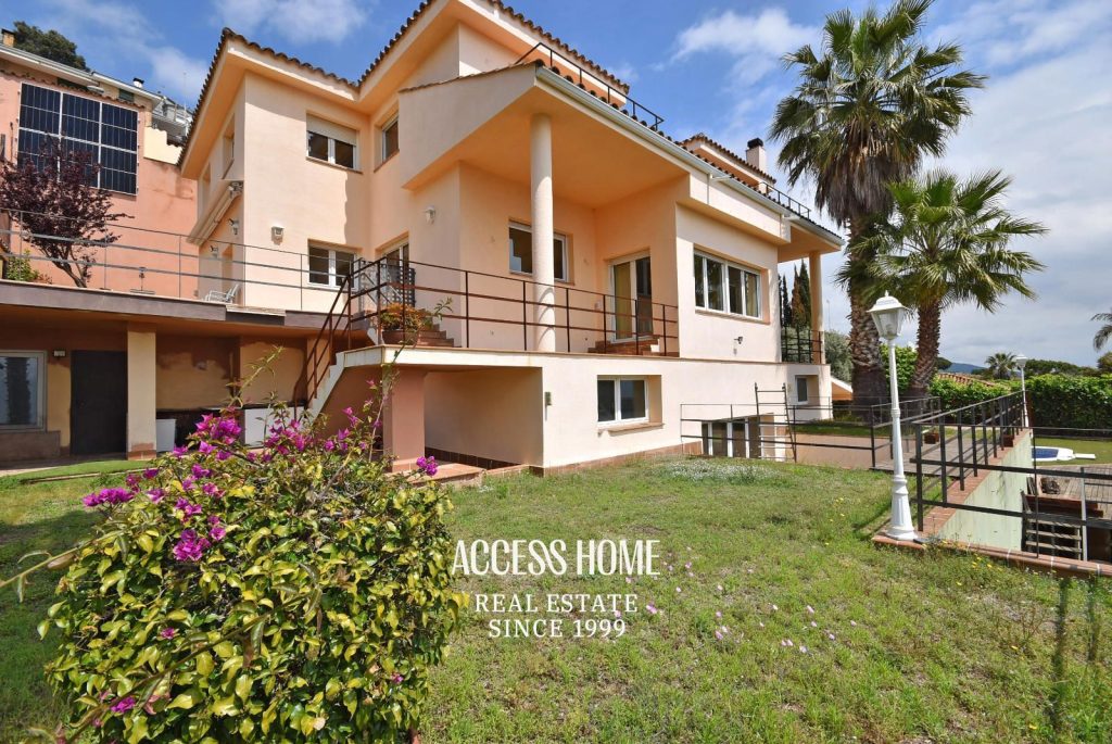 Exclusivo chalet independiente con vistas panorámicas a mar en Mas Ram, Badalona