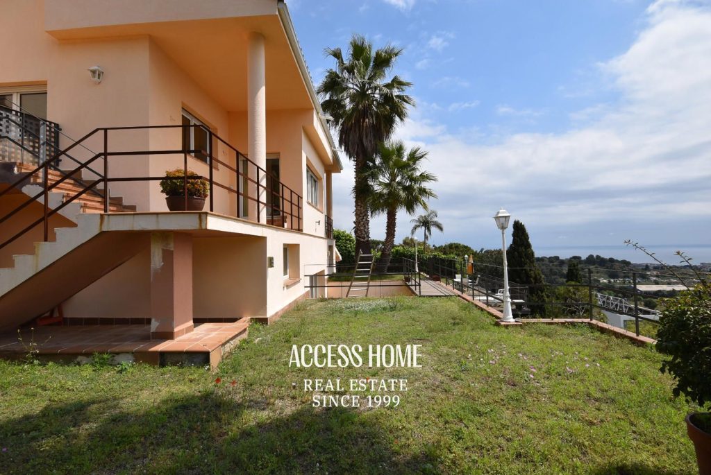 Exclusivo chalet independiente con vistas panorámicas a mar en Mas Ram, Badalona