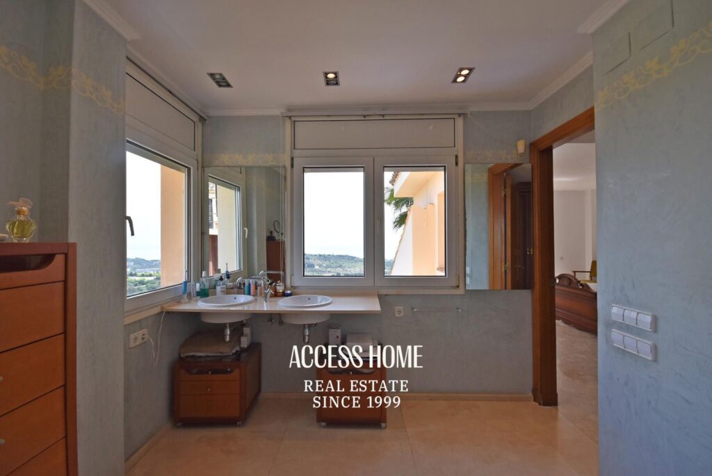 Exclusivo chalet independiente con vistas panorámicas a mar en Mas Ram, Badalona