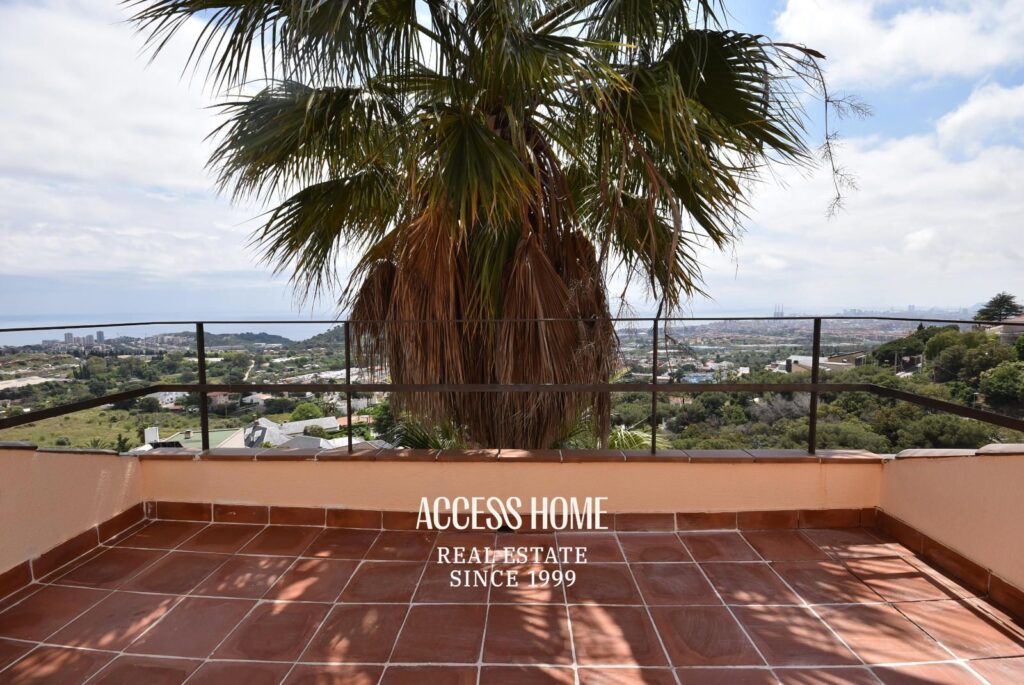 Exclusivo chalet independiente con vistas panorámicas a mar en Mas Ram, Badalona