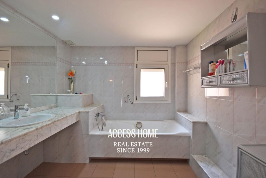 Exclusivo chalet independiente con vistas panorámicas a mar en Mas Ram, Badalona