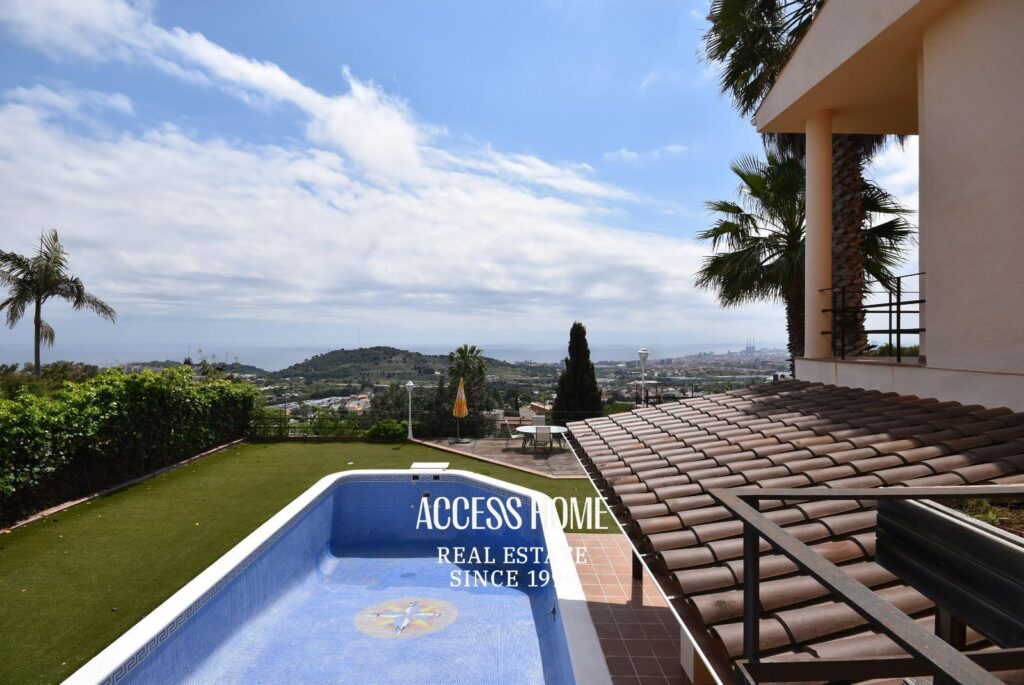 Exclusivo chalet independiente con vistas panorámicas a mar en Mas Ram, Badalona