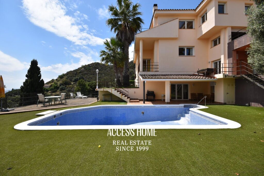 Exclusivo chalet independiente con vistas panorámicas a mar en Mas Ram, Badalona