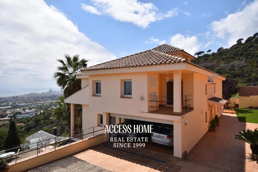Exclusivo chalet independiente con vistas panorámicas a mar en Mas Ram, Badalona