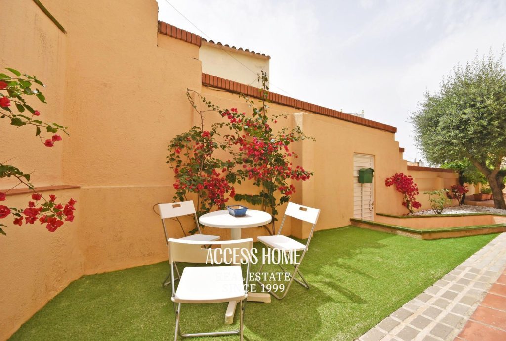 Casa a tres vientos con piscina comunitaria en Tiana