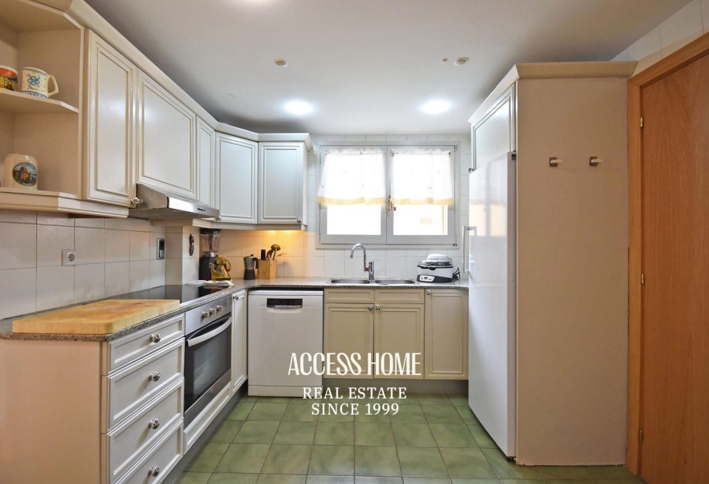 Casa a tres vientos con piscina comunitaria en Tiana