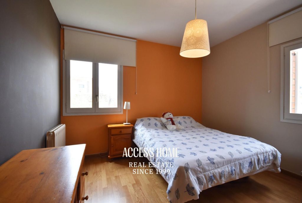 Casa a tres vientos con piscina comunitaria en Tiana
