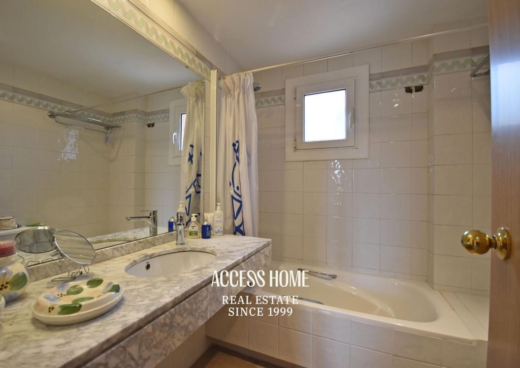 Casa a tres vientos con piscina comunitaria en Tiana