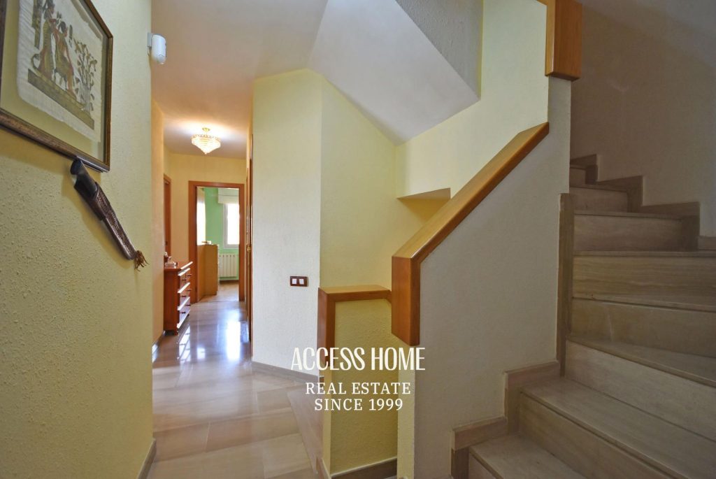 Casa a tres vientos con piscina comunitaria en Tiana