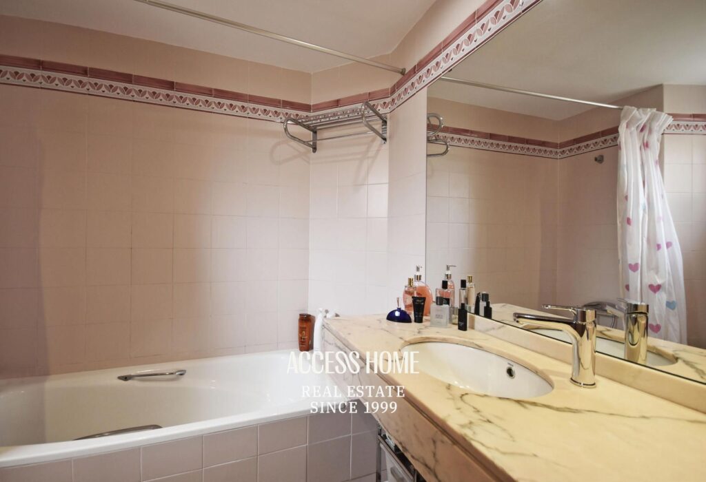 Casa a tres vientos con piscina comunitaria en Tiana
