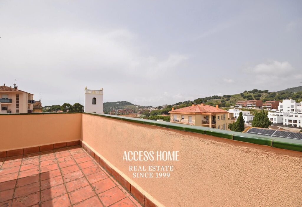 Casa a tres vientos con piscina comunitaria en Tiana