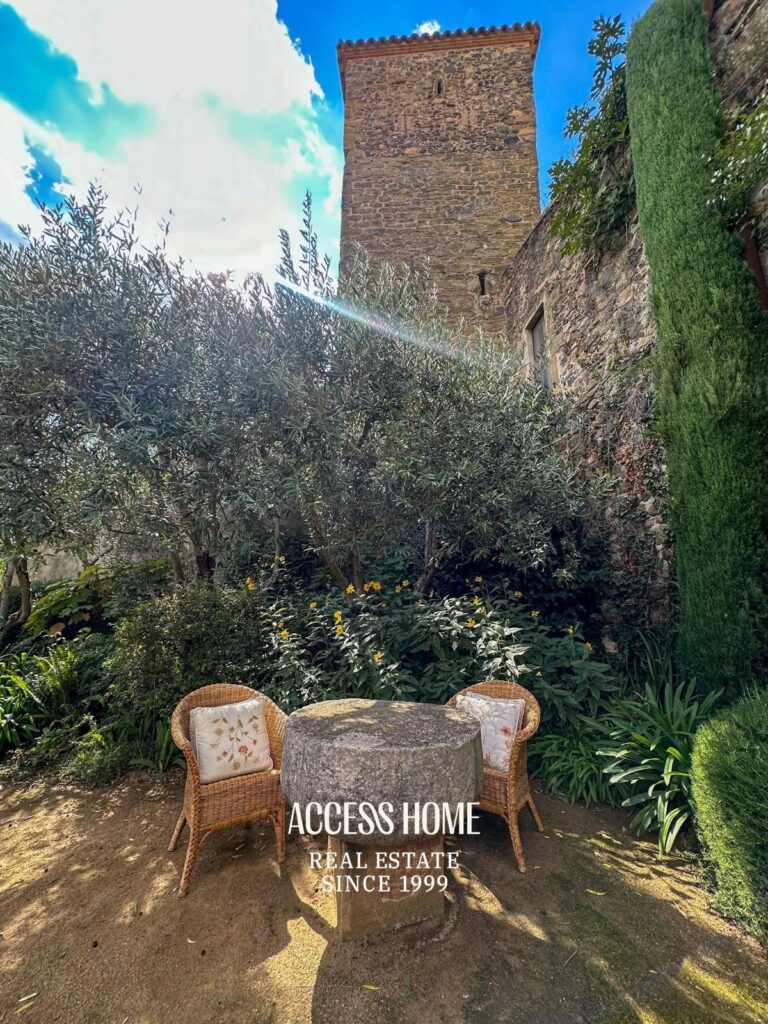 Espectacular casa reformada en pueblo medieval del Empordà, a solo 20 minutos de la Costa Brava.