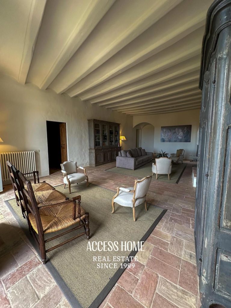Espectacular casa reformada en pueblo medieval del Empordà, a solo 20 minutos de la Costa Brava.