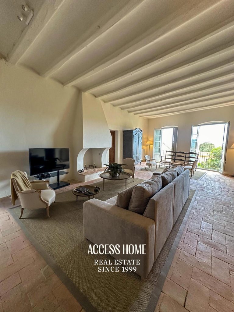 Espectacular casa reformada en pueblo medieval del Empordà, a solo 20 minutos de la Costa Brava.