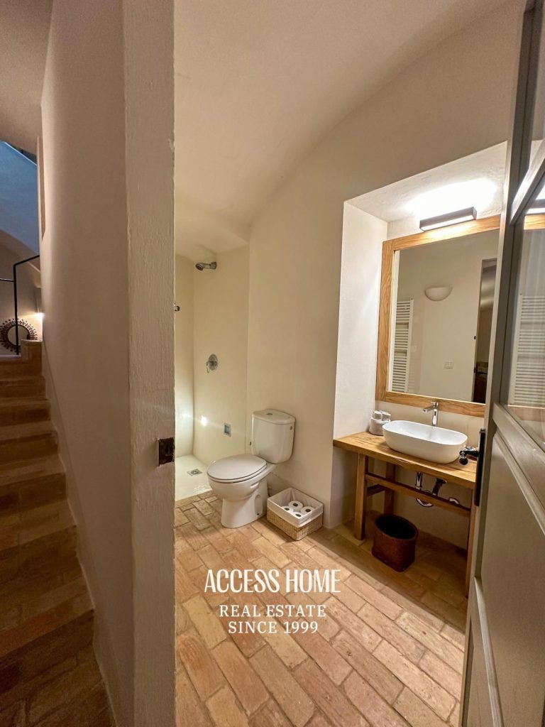 Espectacular casa reformada en pueblo medieval del Empordà, a solo 20 minutos de la Costa Brava.