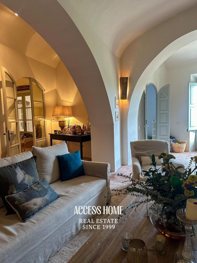 Espectacular casa reformada en pueblo medieval del Empordà, a solo 20 minutos de la Costa Brava.