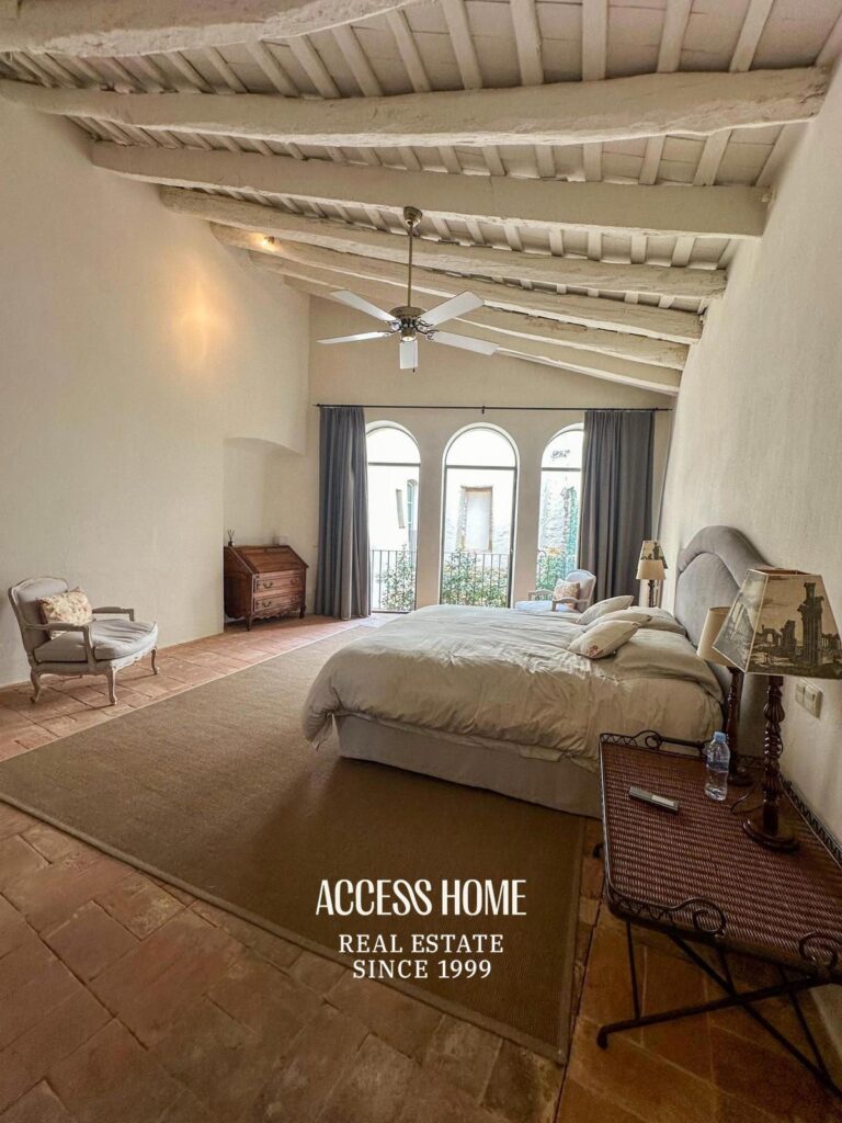 Espectacular casa reformada en pueblo medieval del Empordà, a solo 20 minutos de la Costa Brava.