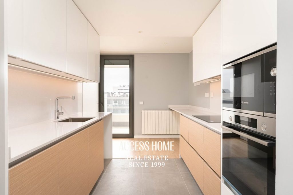 Exclusivo piso de obra nueva con terraza junto al mar