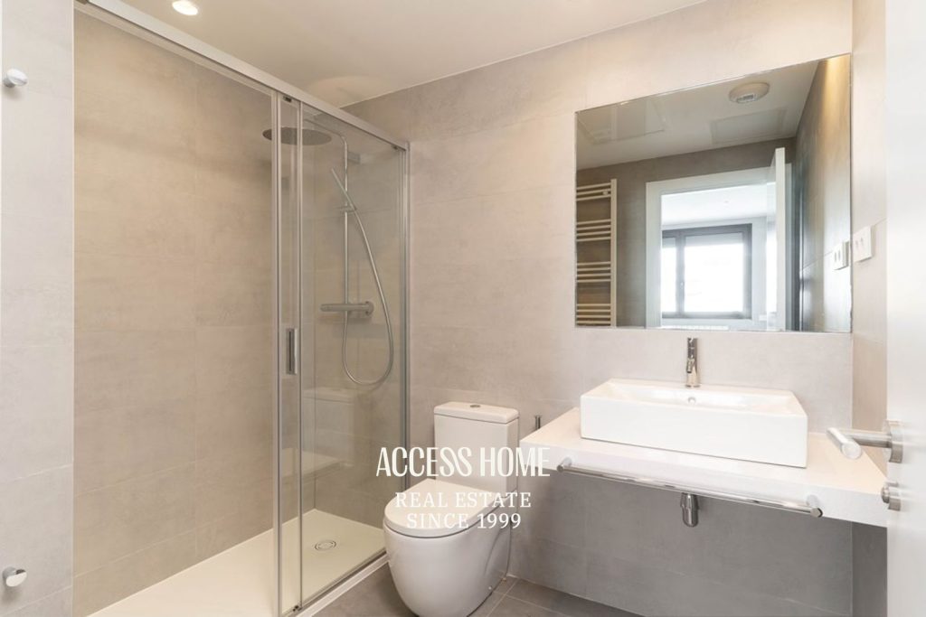 Exclusivo piso de obra nueva con terraza junto al mar
