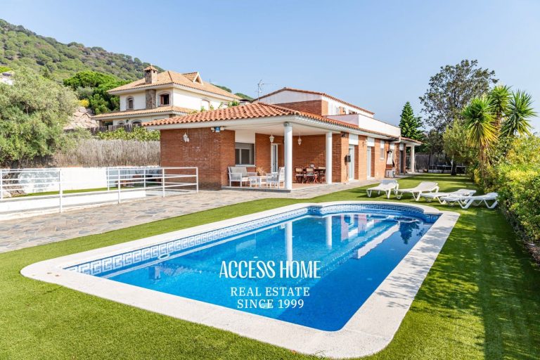 Magnífica casa con piscina y jardín en el corazón de Argentona