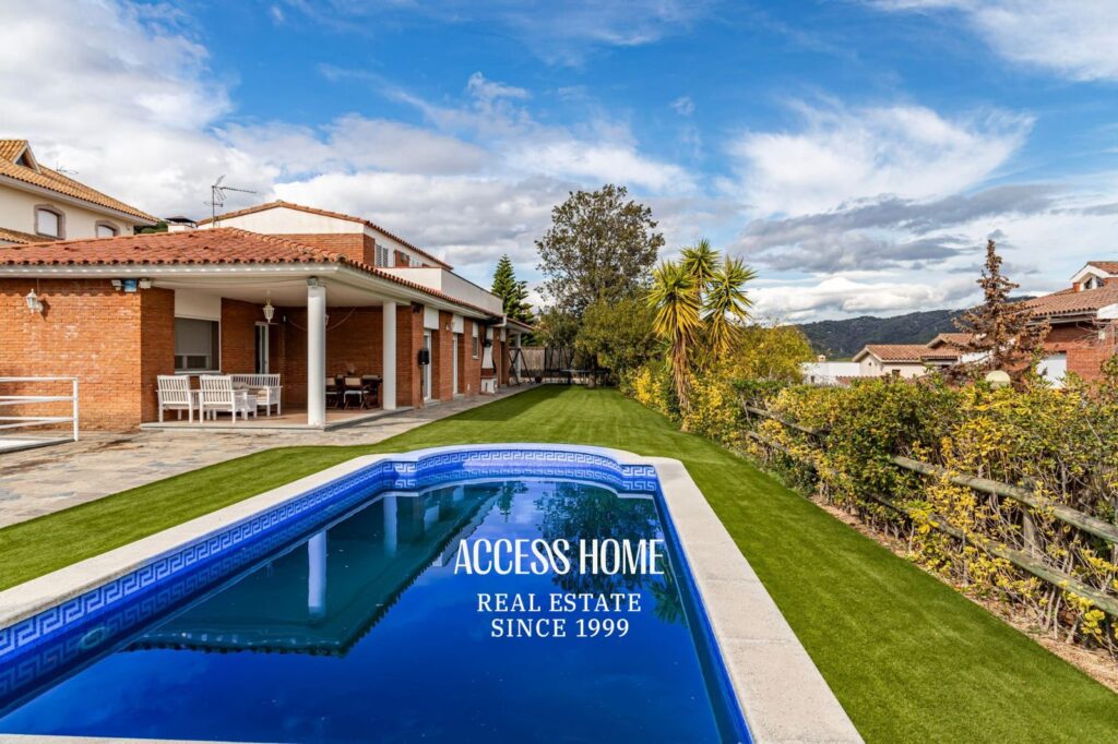 Magnífica casa con piscina y jardín en el corazón de Argentona