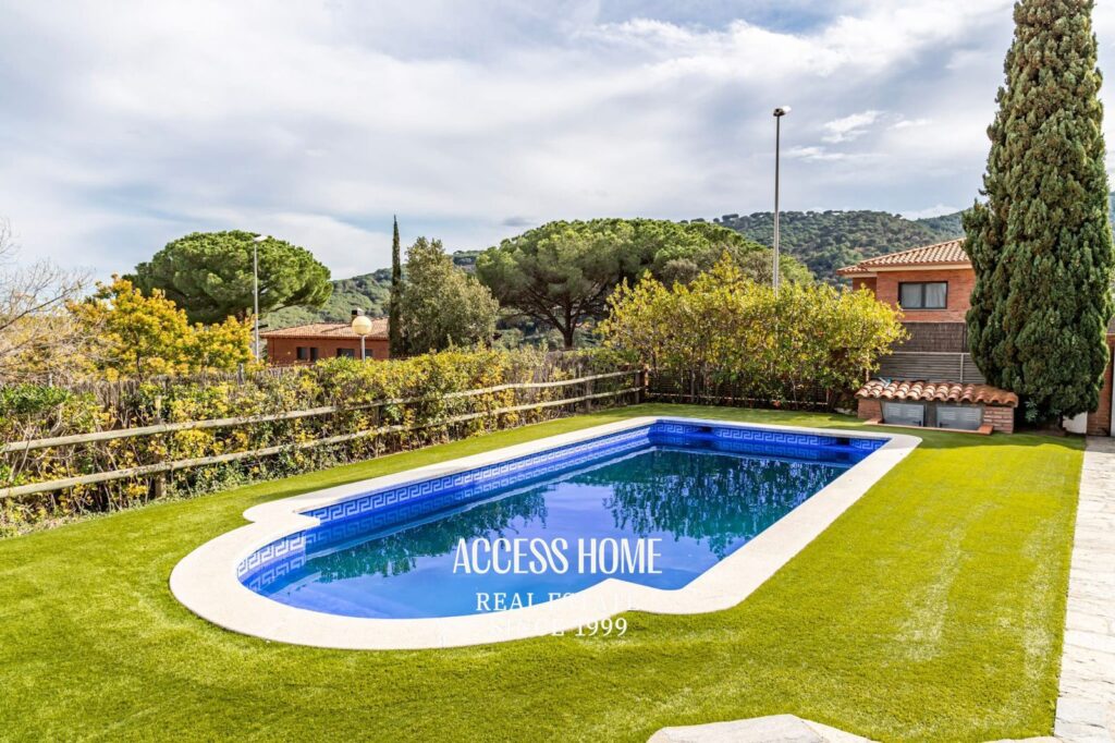 Magnífica casa con piscina y jardín en el corazón de Argentona