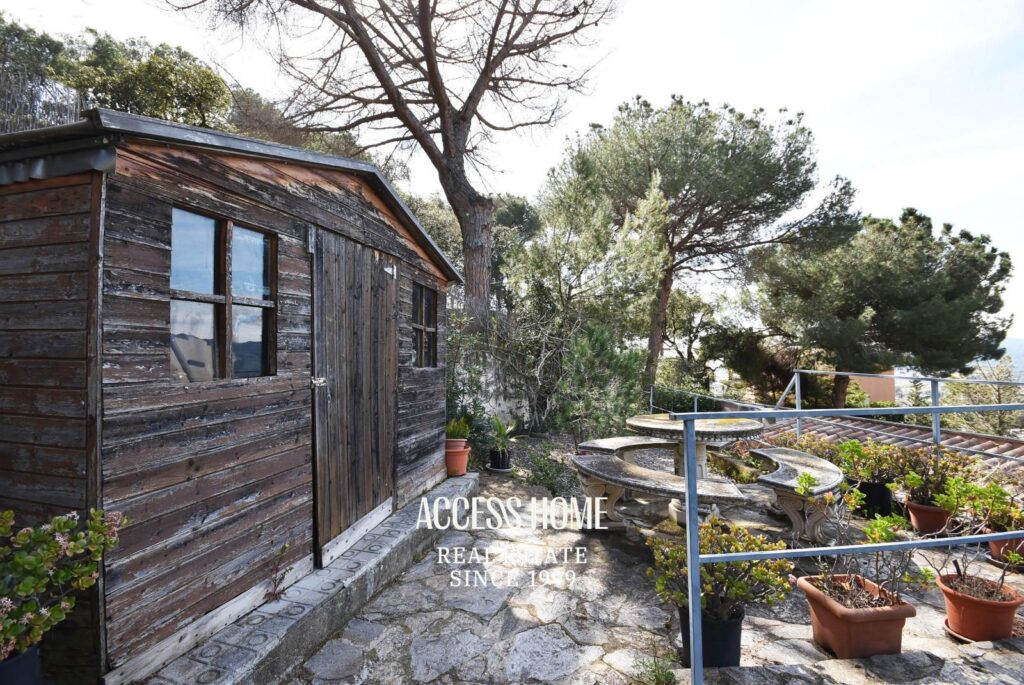 Casa en venta en Les Sureres, Mataró, con jardín y piscina