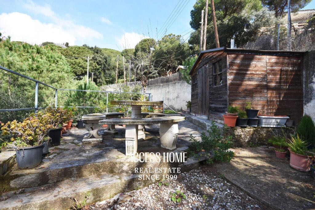Casa en venta en Les Sureres, Mataró, con jardín y piscina