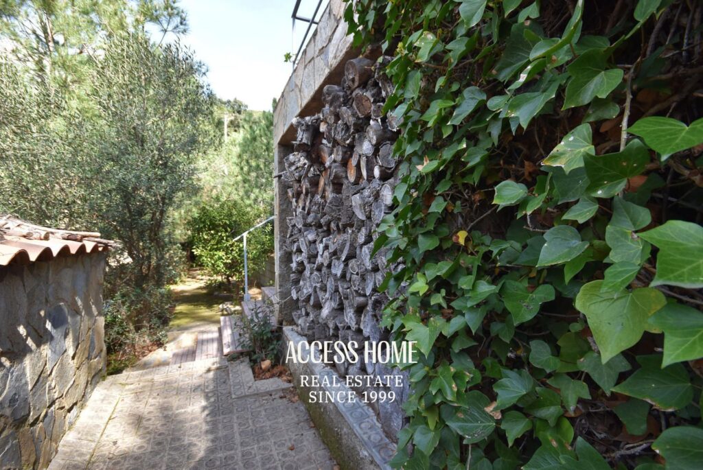Casa en venta en Les Sureres, Mataró, con jardín y piscina