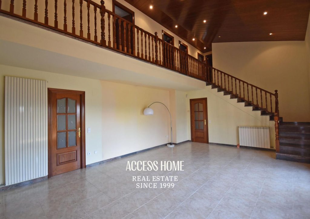 Casa en venta en Les Sureres, Mataró, con jardín y piscina